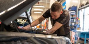 De gezichten achter Autoservice Naaldenberg in beeld